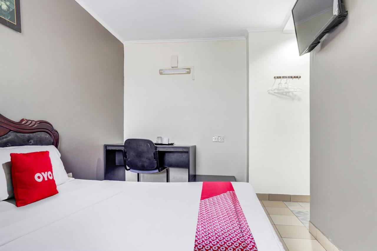 Oyo 90376 Centre Point Hotel Лімбанг Екстер'єр фото