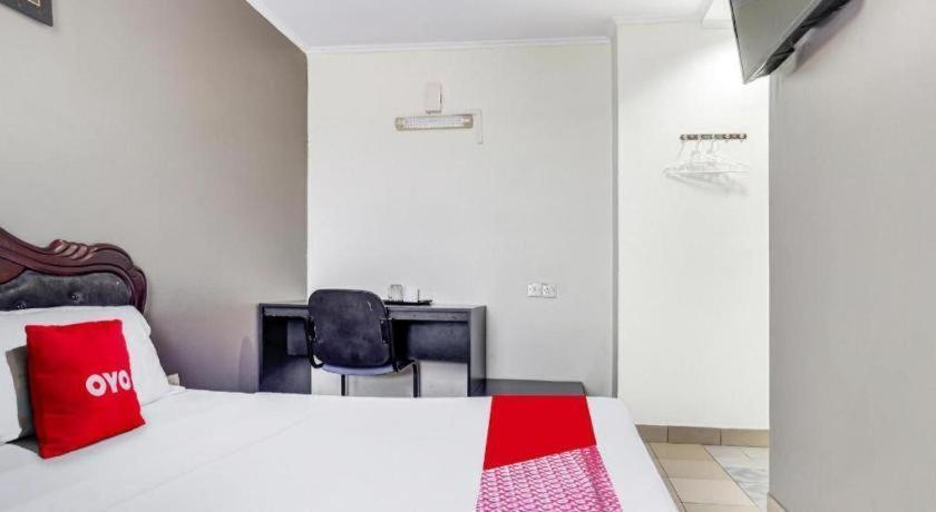 Oyo 90376 Centre Point Hotel Лімбанг Екстер'єр фото